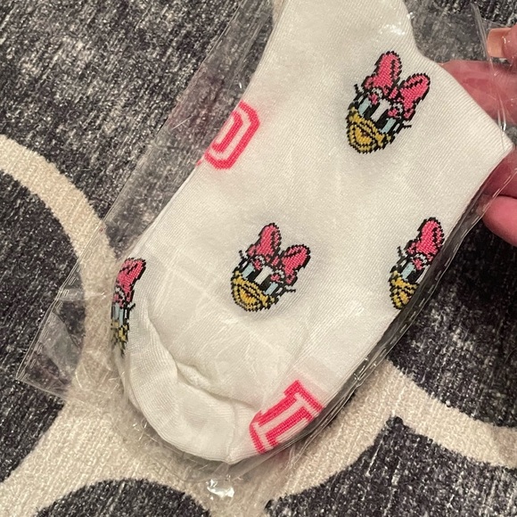 2/$15 Daisy Socks Disney World / Disneyland Minnie Donald Sulley Pooh Mikey - Picture 3 of 3
